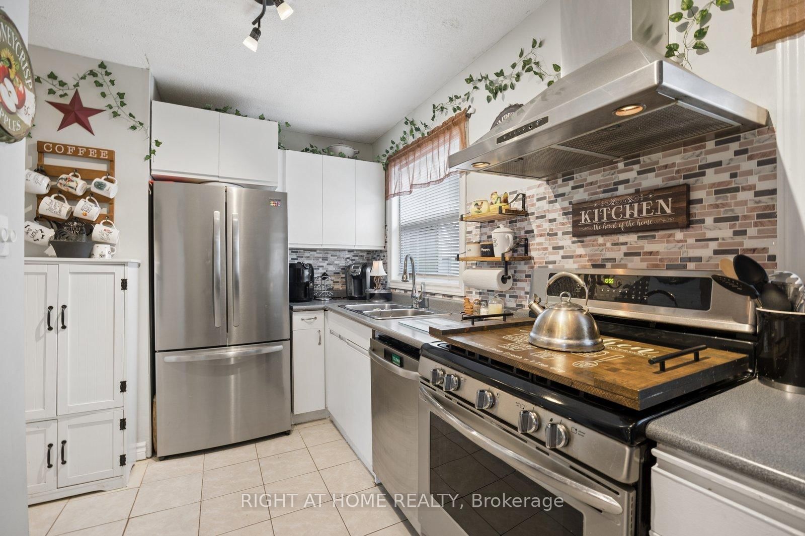 154 Admiral Road - Photo 9