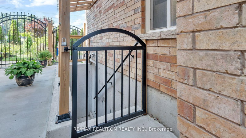 4 Oceanpearl Cres, Whitby, L1N 8Y5 | Image 3