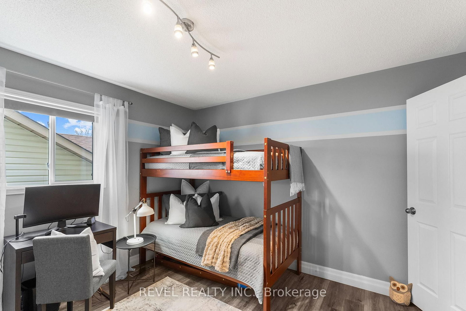 Detached House for sale at 1211 Monica Cook Place, Pickering, Ontario, L1W 4A4 - Bay Ridges - MLS: E12989802