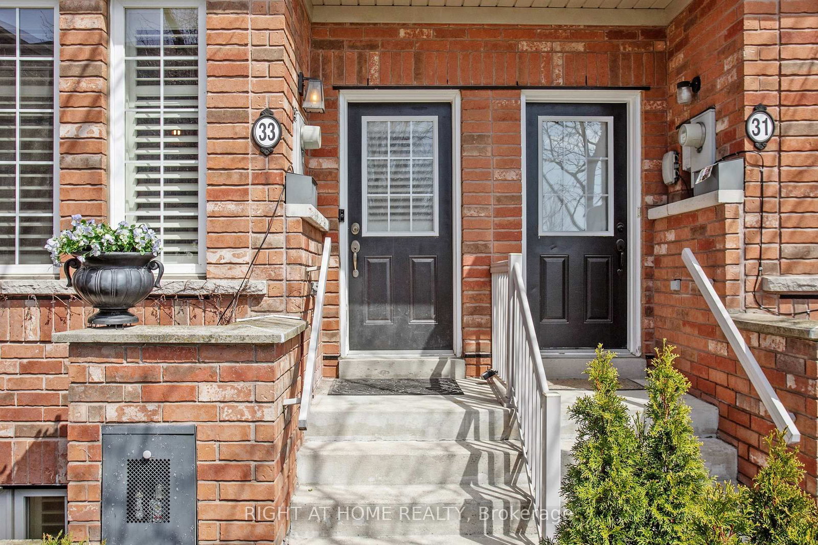 33 Brockville Street - Photo 2