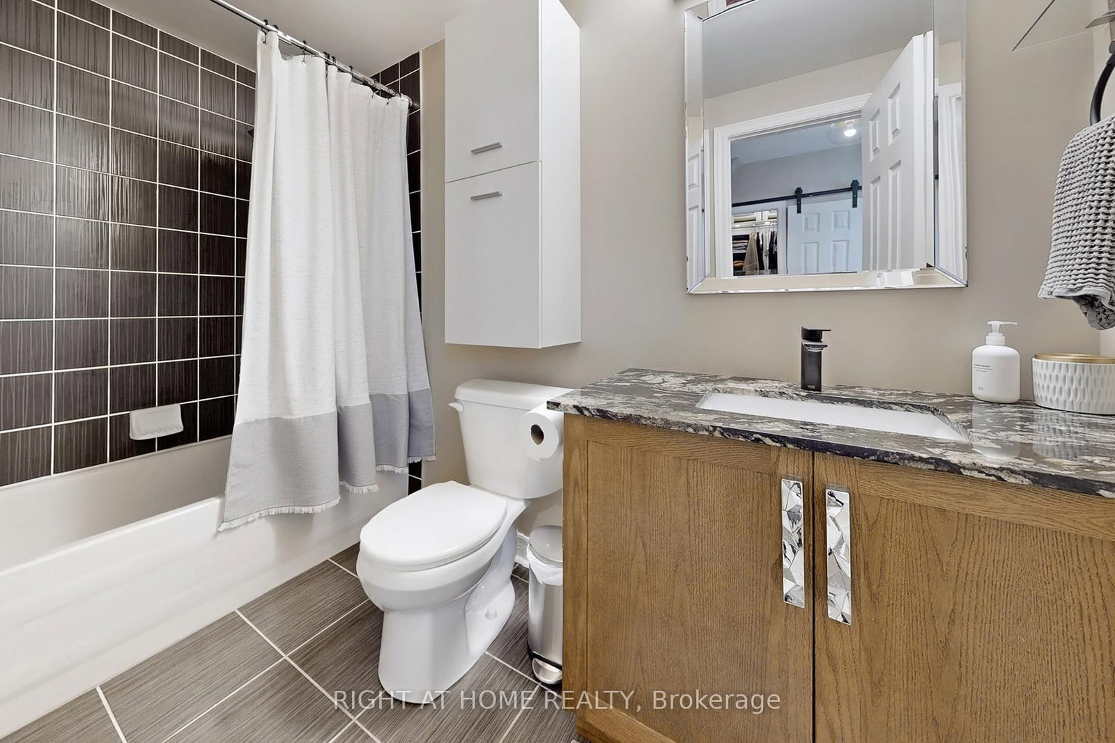 33 Brockville Street - Photo 32