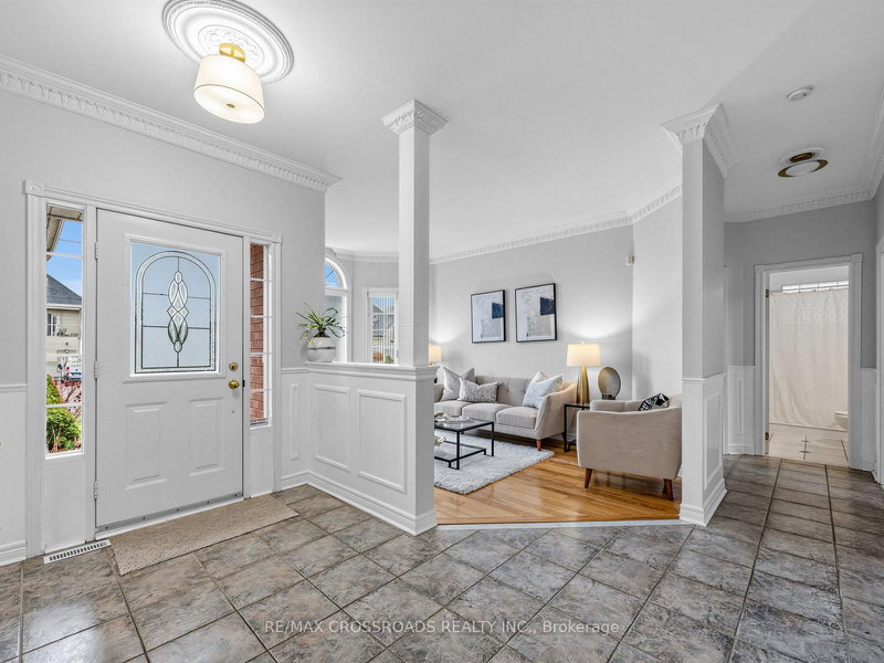 484 Poplar Ave, Ajax, L1S 1E8 | Image 3