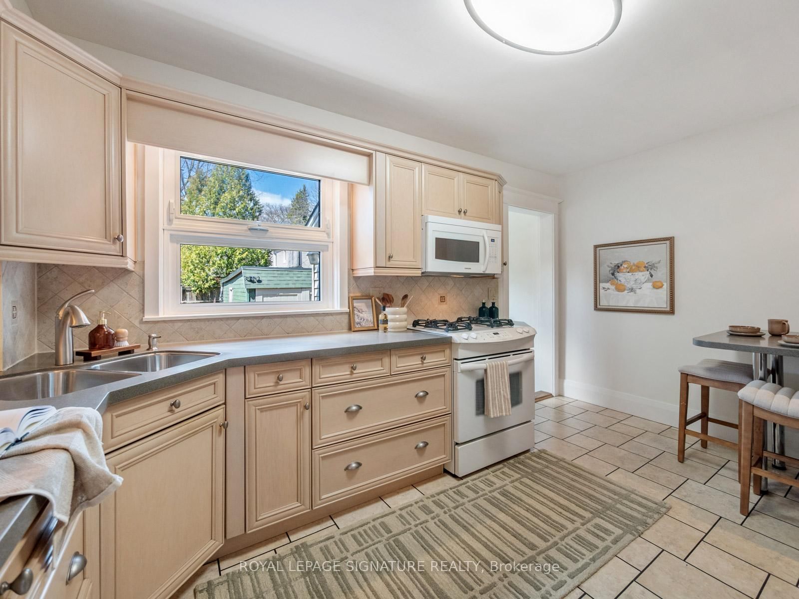 Semi-Detached House for sale at 120 Hollywood Crescent, Toronto, Ontario, M4L 2K6 - Woodbine Corridor - MLS: E12990190