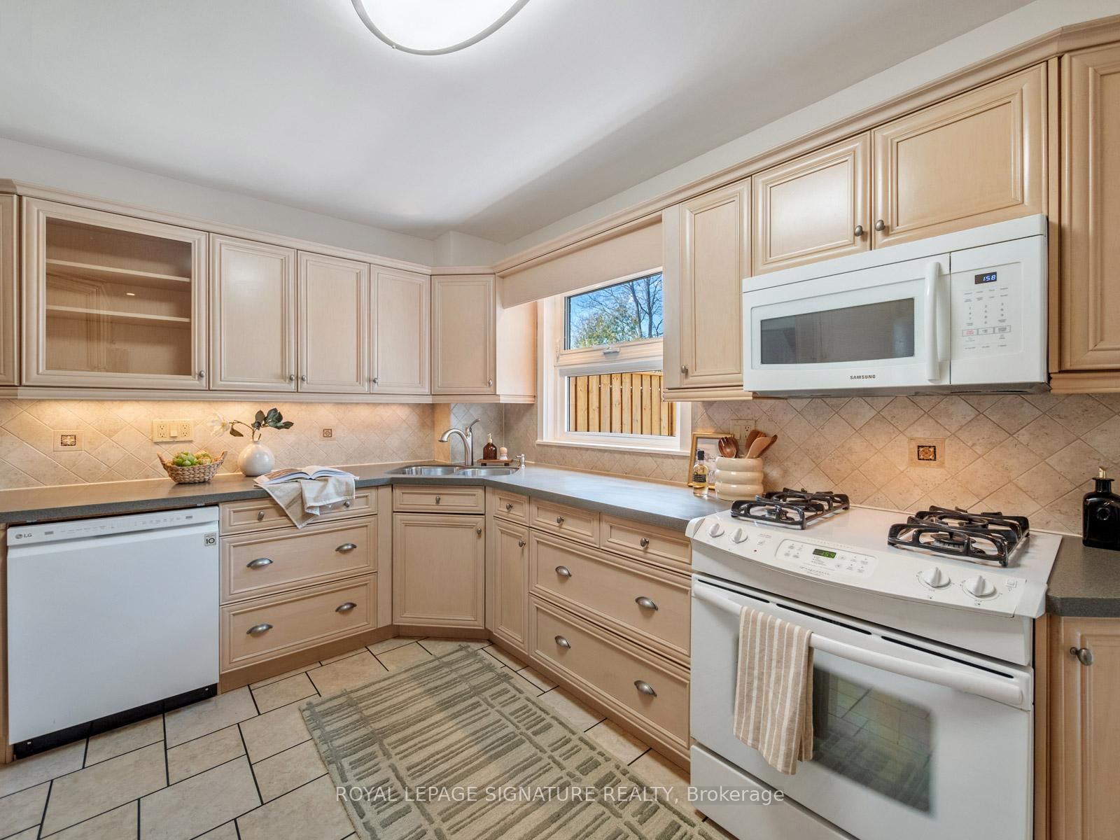 Semi-Detached House for sale at 120 Hollywood Crescent, Toronto, Ontario, M4L 2K6 - Woodbine Corridor - MLS: E12990190