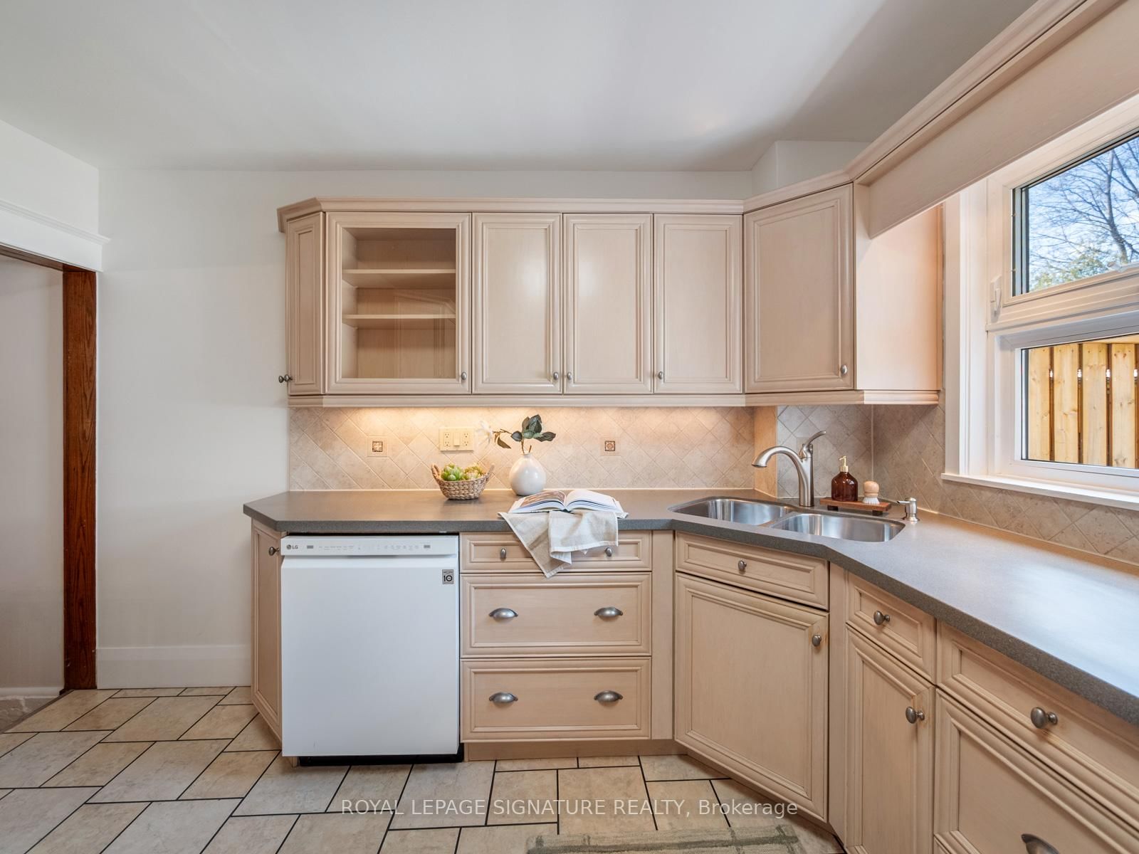 Semi-Detached House for sale at 120 Hollywood Crescent, Toronto, Ontario, M4L 2K6 - Woodbine Corridor - MLS: E12990190