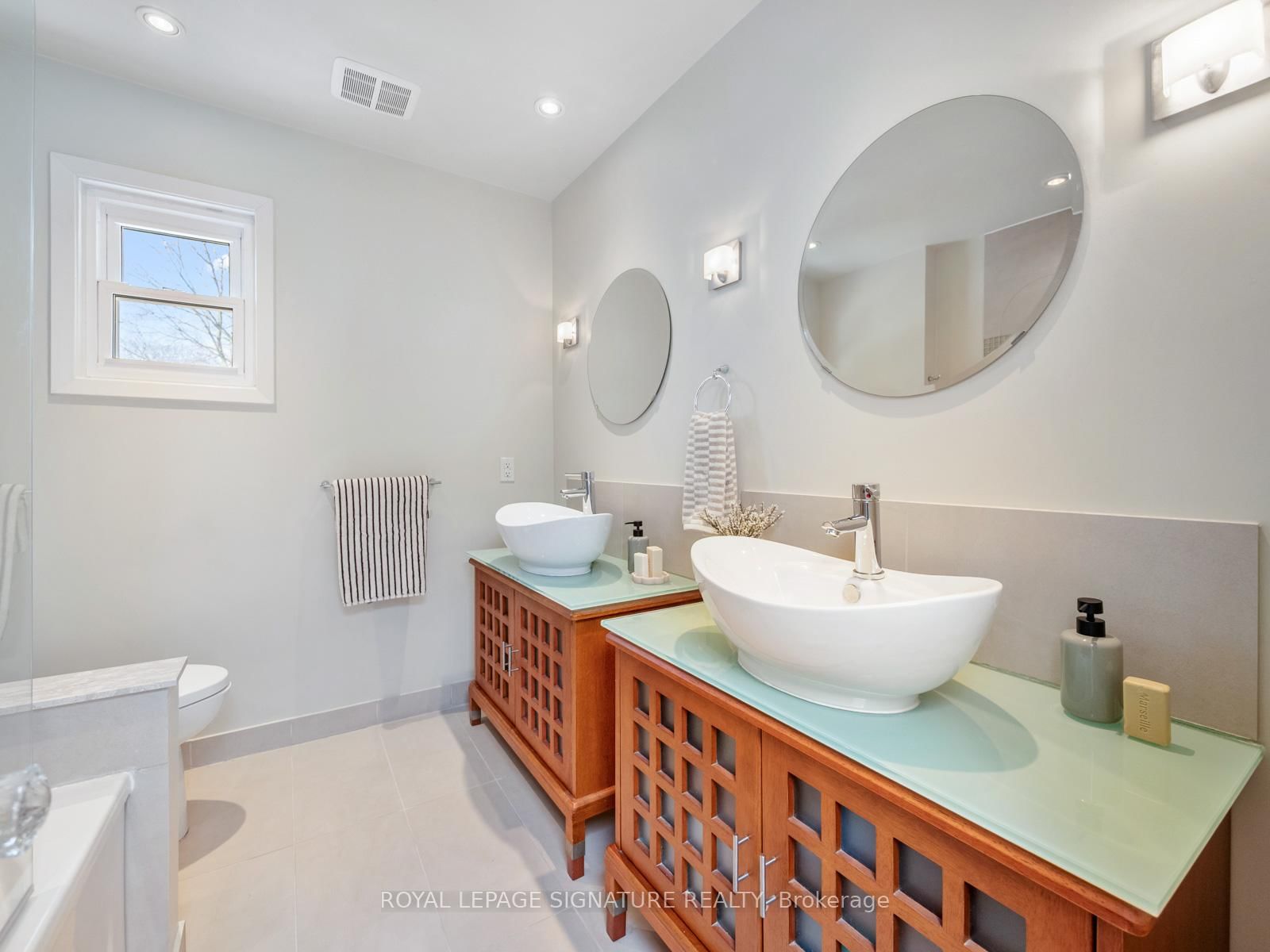 Semi-Detached House for sale at 120 Hollywood Crescent, Toronto, Ontario, M4L 2K6 - Woodbine Corridor - MLS: E12990190