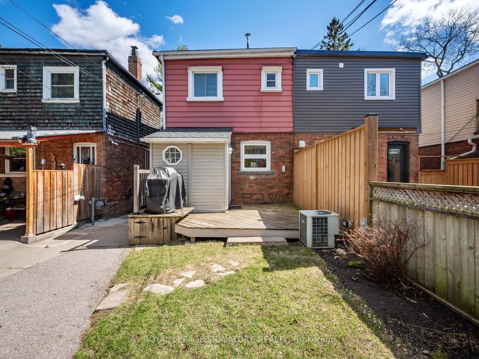 Semi-Detached House for sale at 120 Hollywood Crescent, Toronto, Ontario, M4L 2K6 - Woodbine Corridor - MLS: E12990190