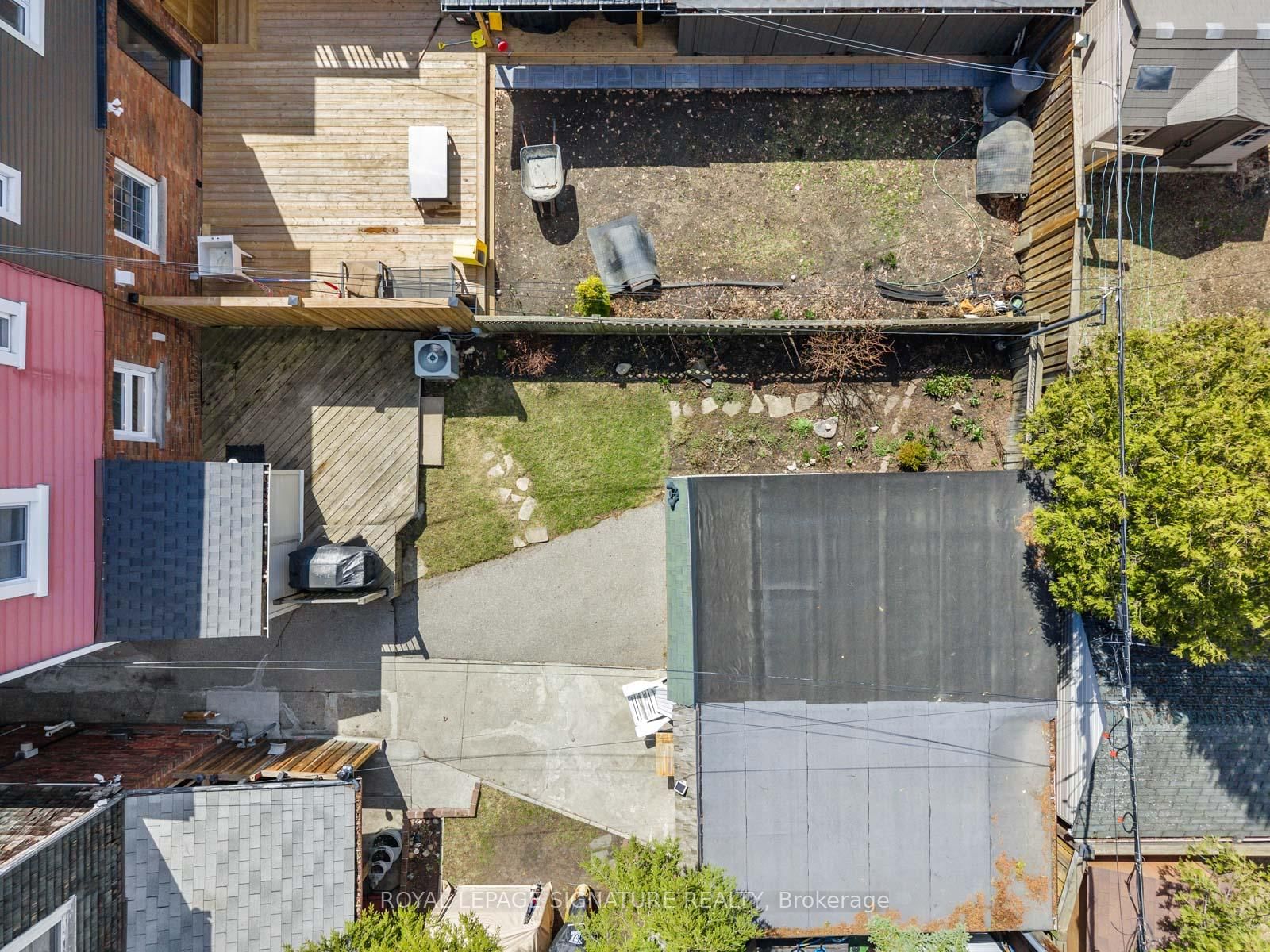 Semi-Detached House for sale at 120 Hollywood Crescent, Toronto, Ontario, M4L 2K6 - Woodbine Corridor - MLS: E12990190