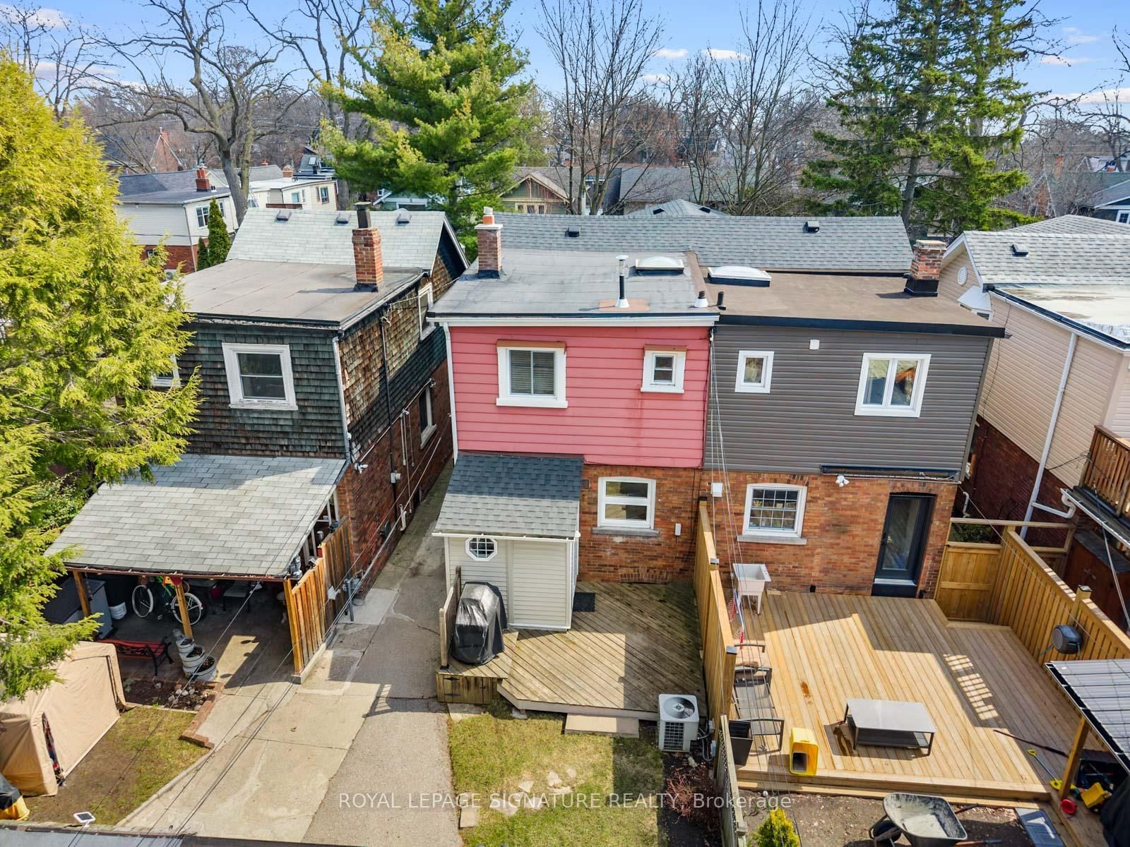 Semi-Detached House for sale at 120 Hollywood Crescent, Toronto, Ontario, M4L 2K6 - Woodbine Corridor - MLS: E12990190