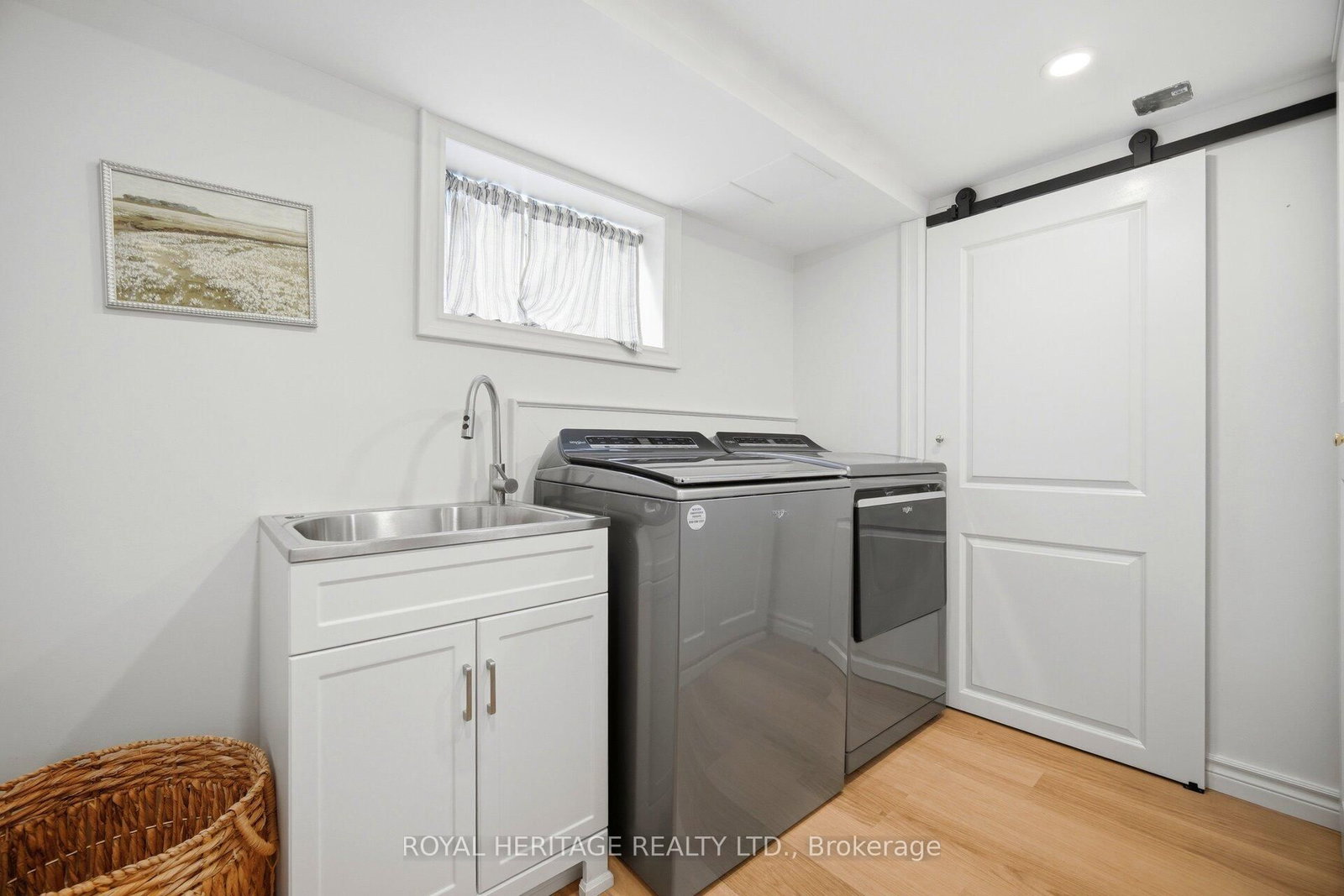 867 Parklane Avenue - Photo 21