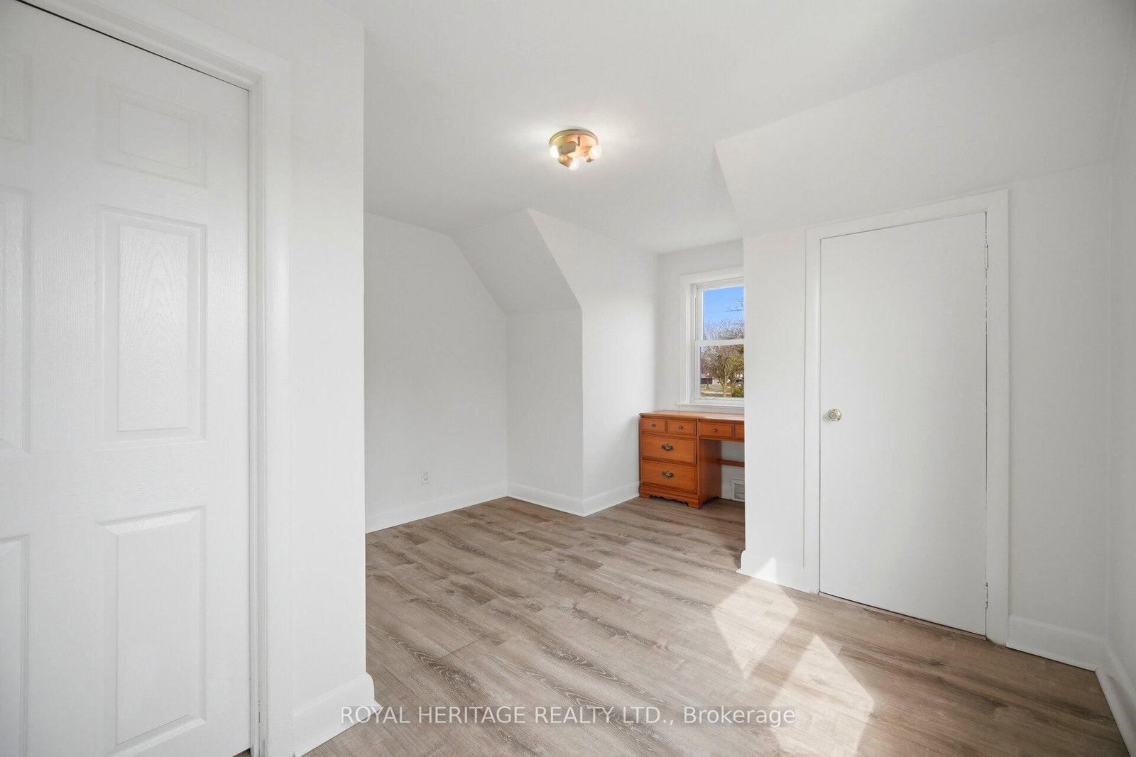 867 Parklane Avenue - Photo 27