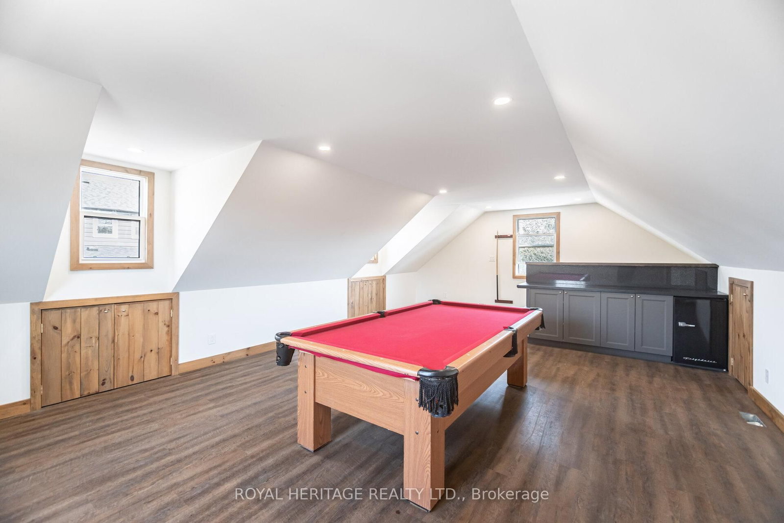 867 Parklane Avenue - Photo 33