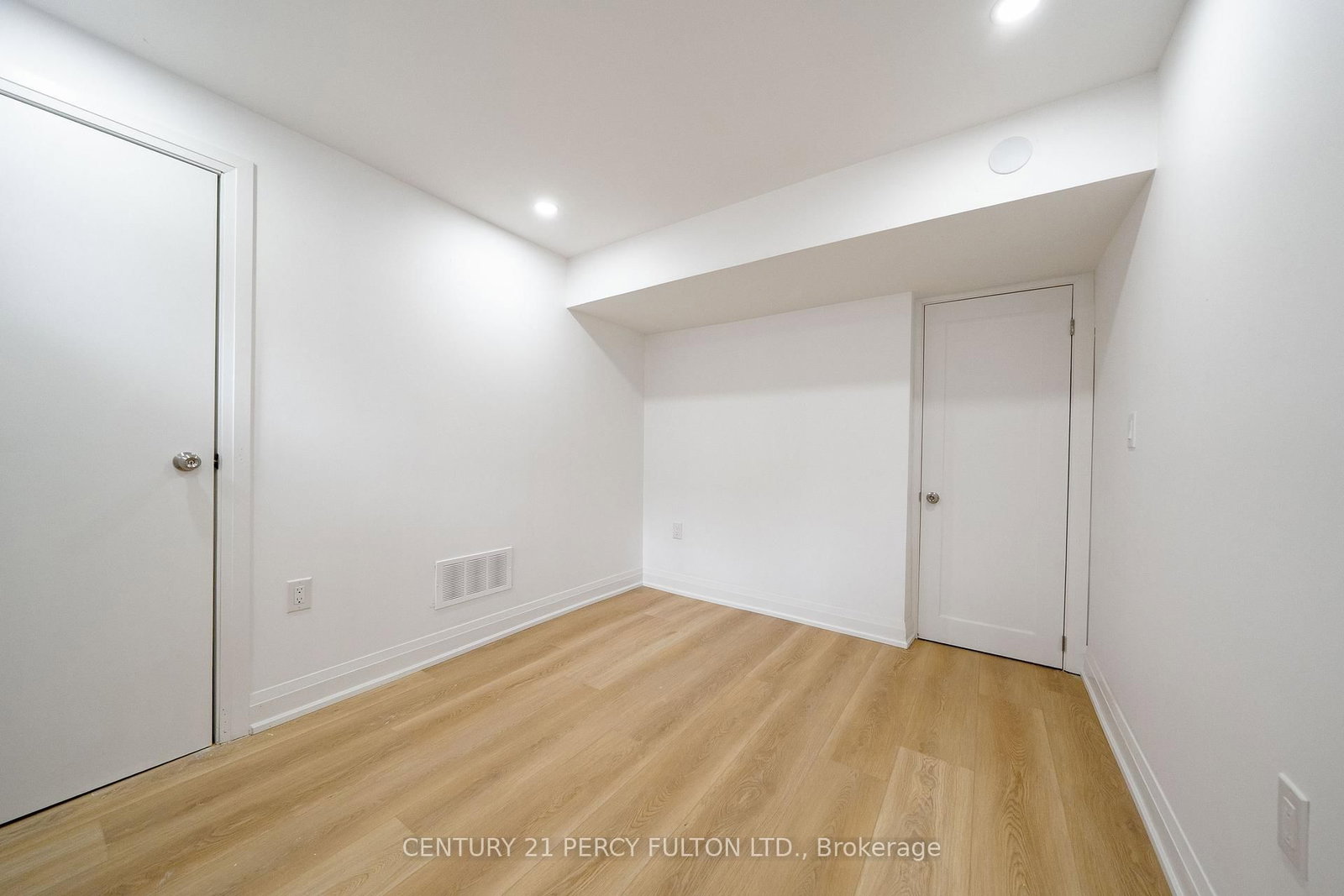 Detached House for sale at 49 Amiens Road, Toronto, Ontario, M1E 3S7 - West Hill - MLS: E12990652