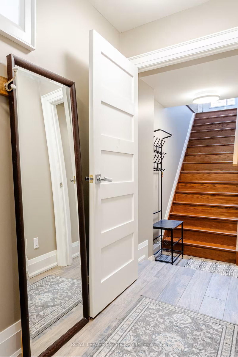 Lower - 30 Rhydwen Ave, Toronto, M1N 2E1 | Image 2