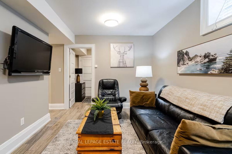 Lower - 30 Rhydwen Ave, Toronto, M1N 2E1 | Image 3