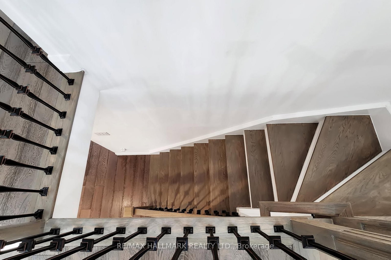 Detached House for sale at 49 Sonley Drive, Whitby, Ontario, L1R 3B7 - Taunton North - MLS: E12991342