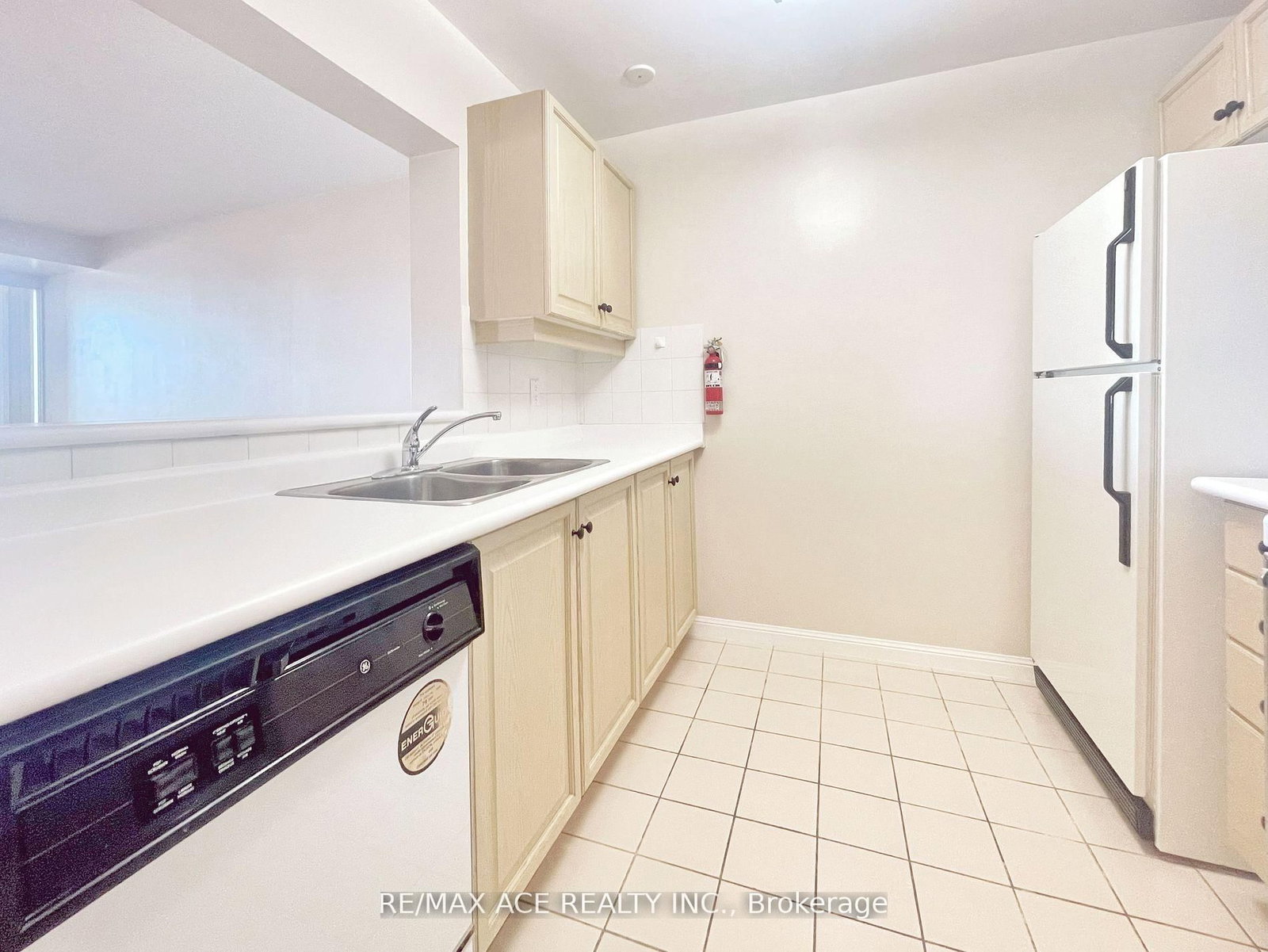 88 Corporate Drive, Unit 615 - Photo 8