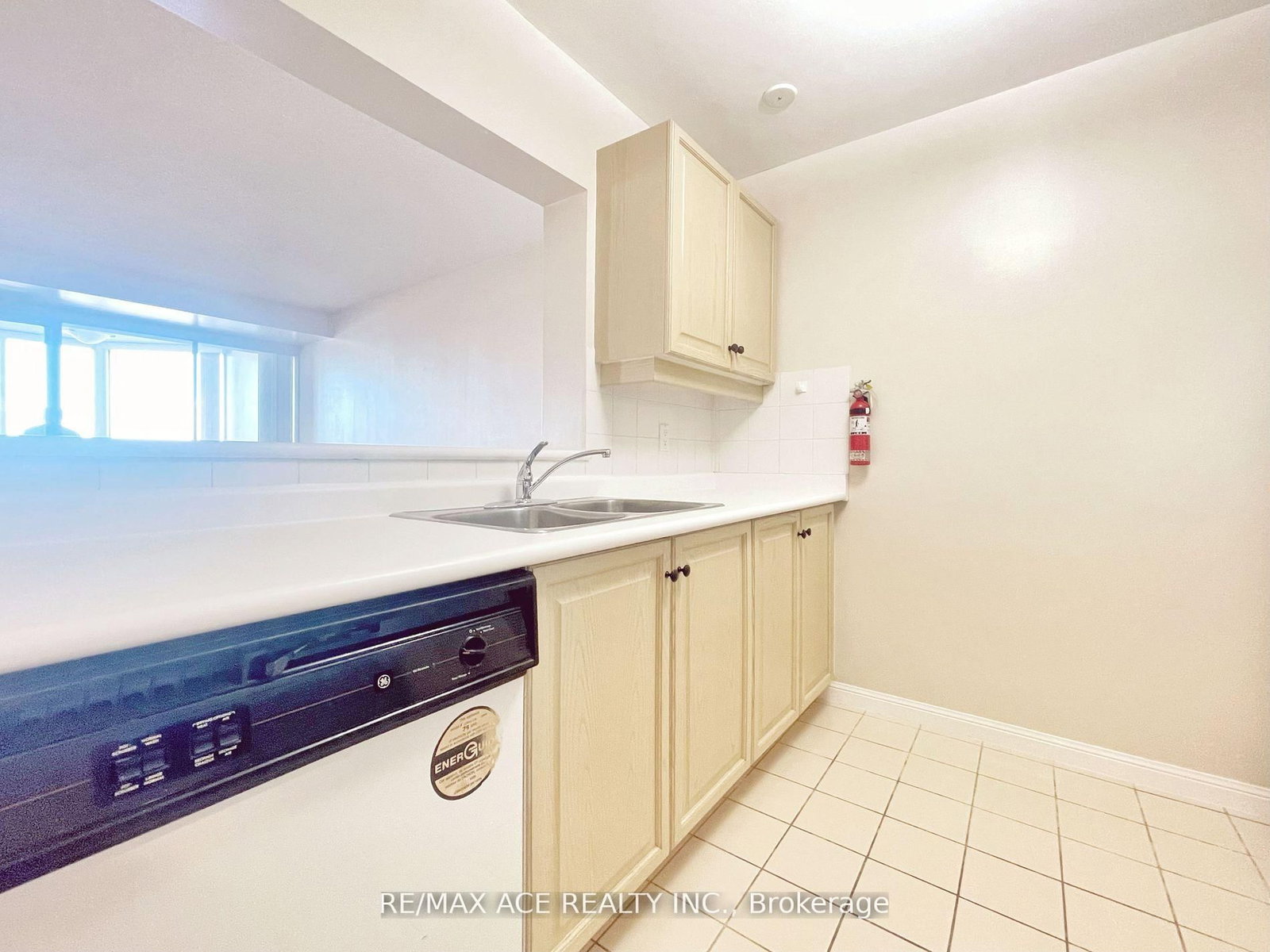 88 Corporate Drive, Unit 615 - Photo 9