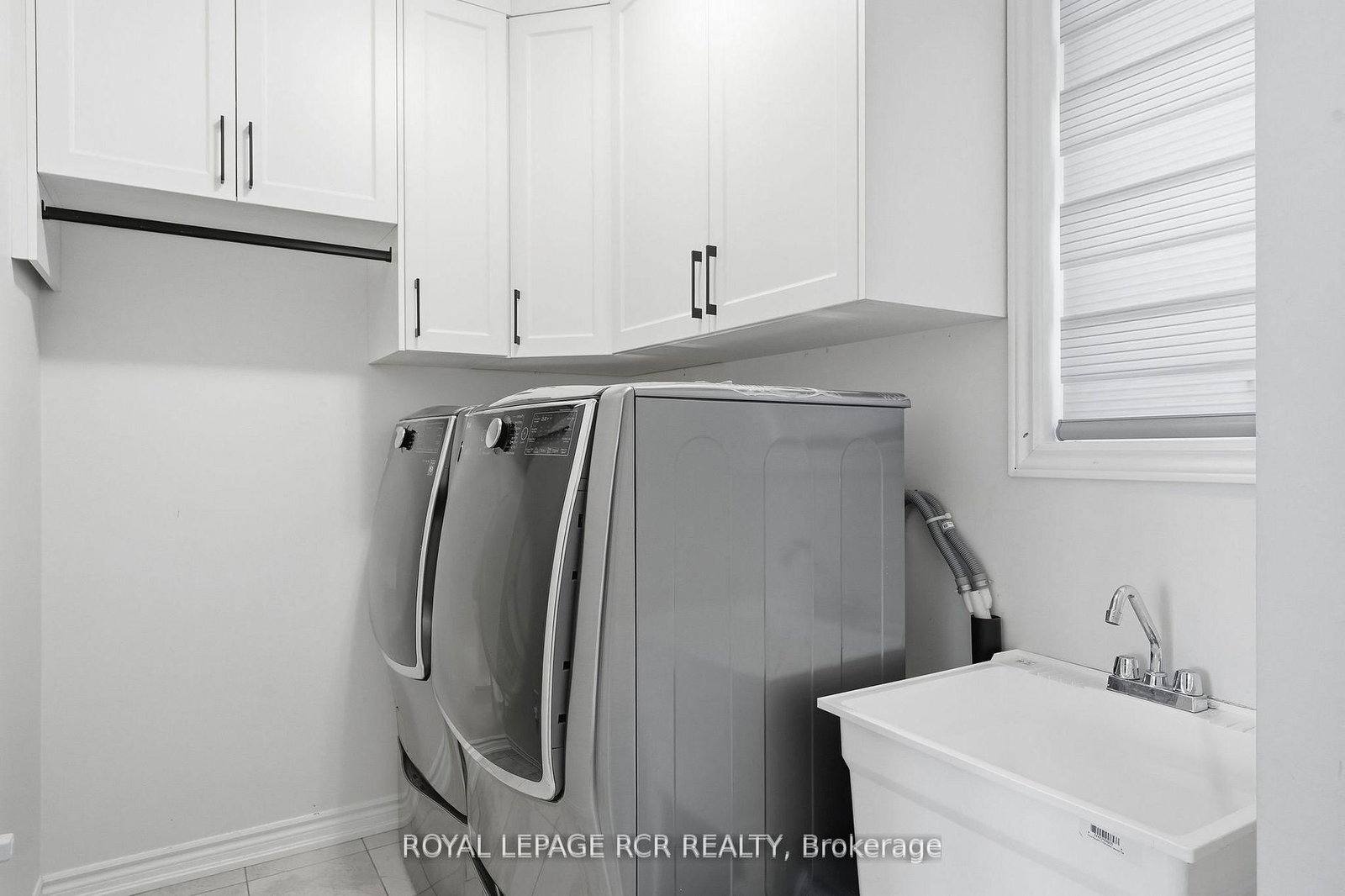 Detached House for sale at 20 Morley Crescent, Whitby, Ontario, L1R 0P1 - Rolling Acres - MLS: E12991632