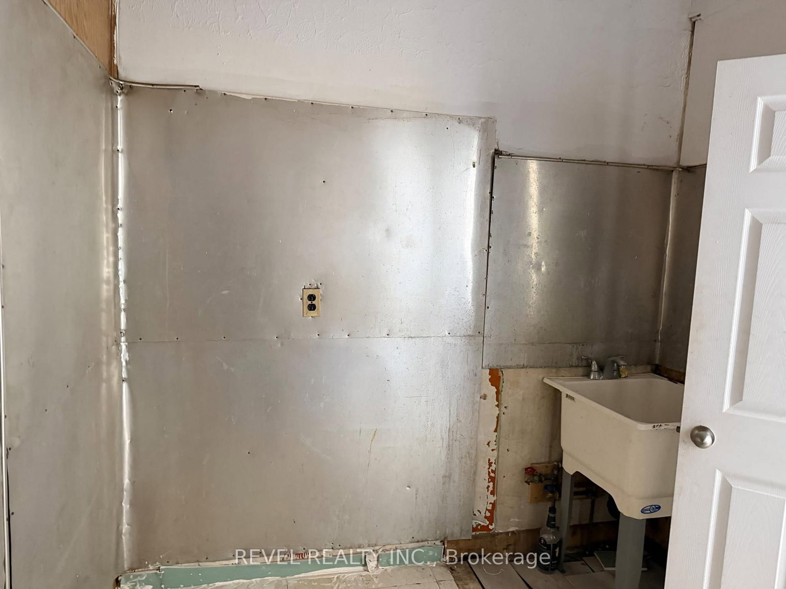 166 Adelaide Avenue E - Photo 10