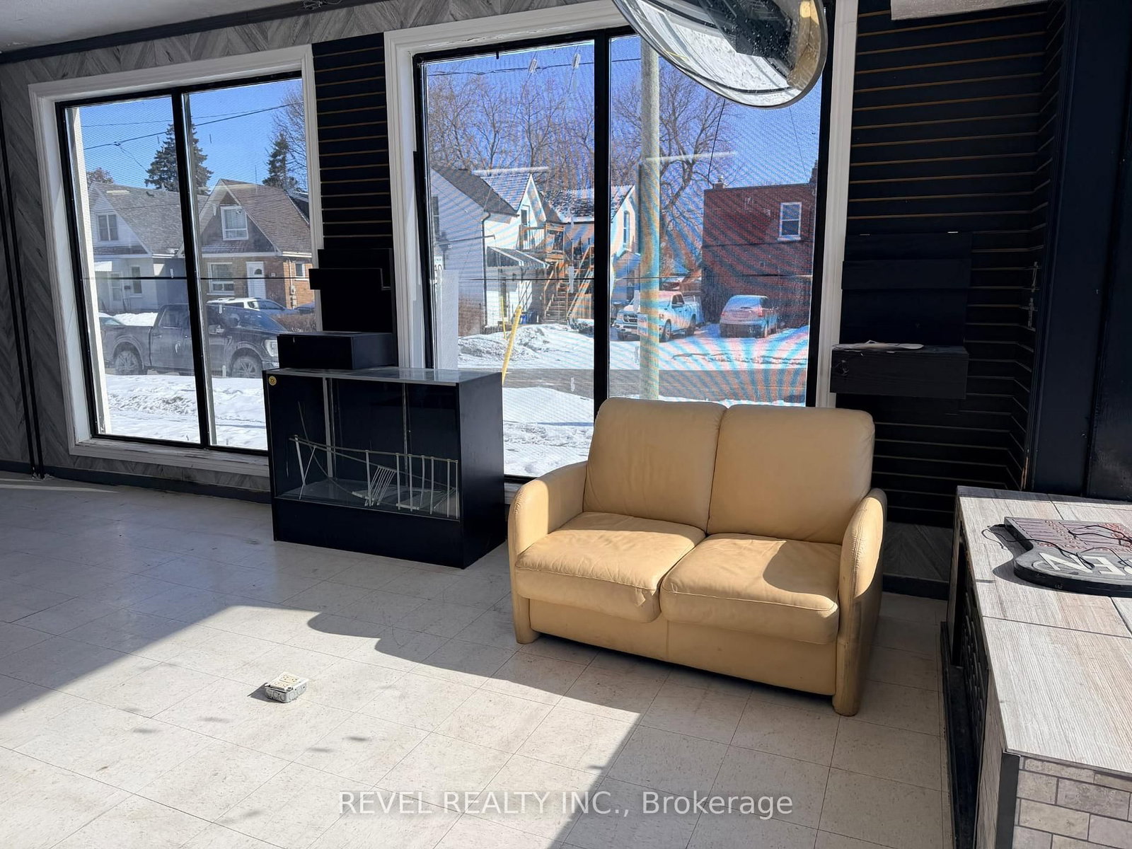 166 Adelaide Avenue E - Photo 2
