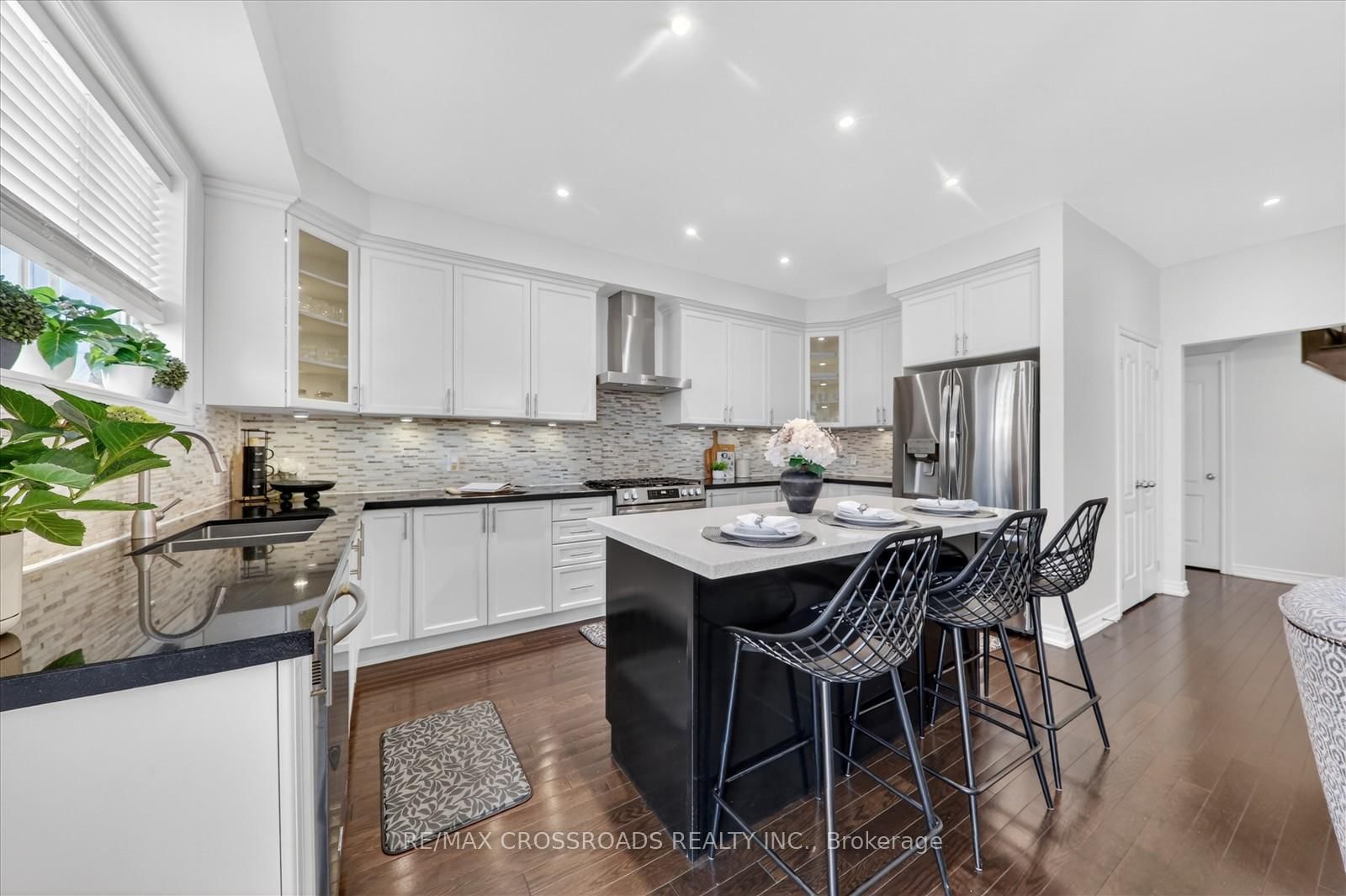 98 Britannia Avenue E - Photo 16