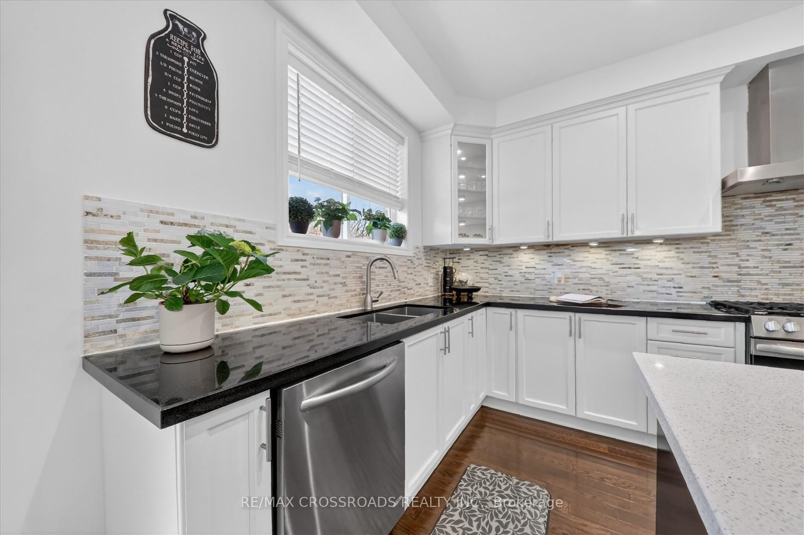 98 Britannia Avenue E - Photo 18