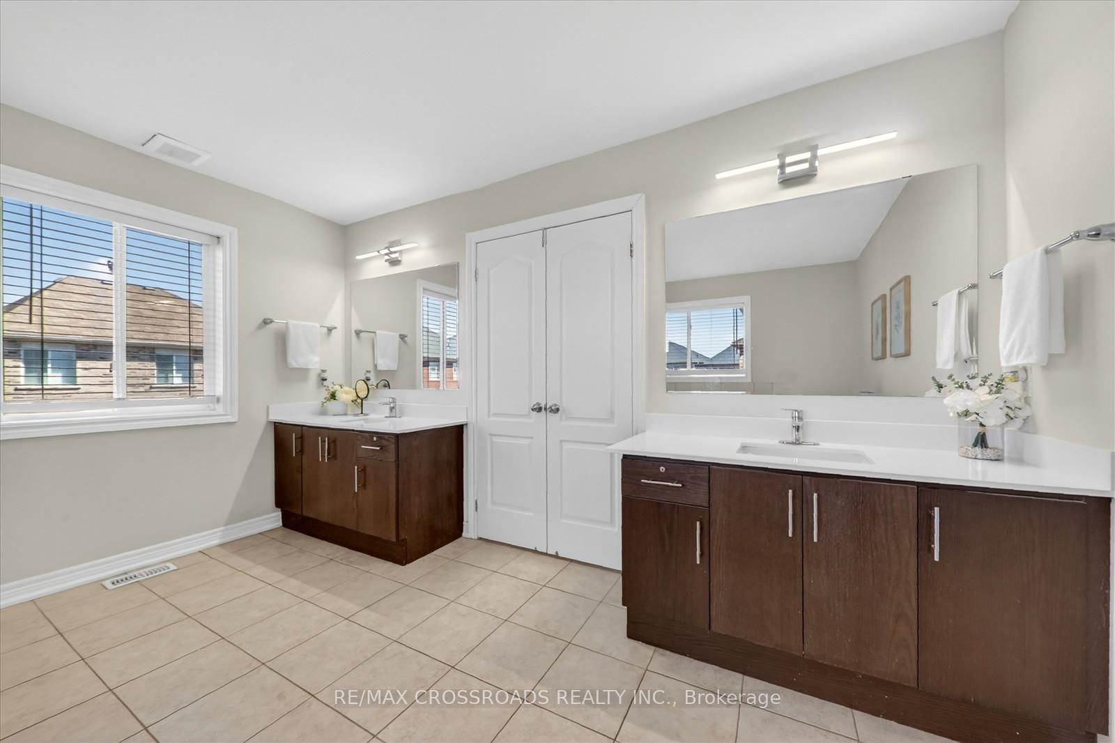 98 Britannia Avenue E - Photo 27