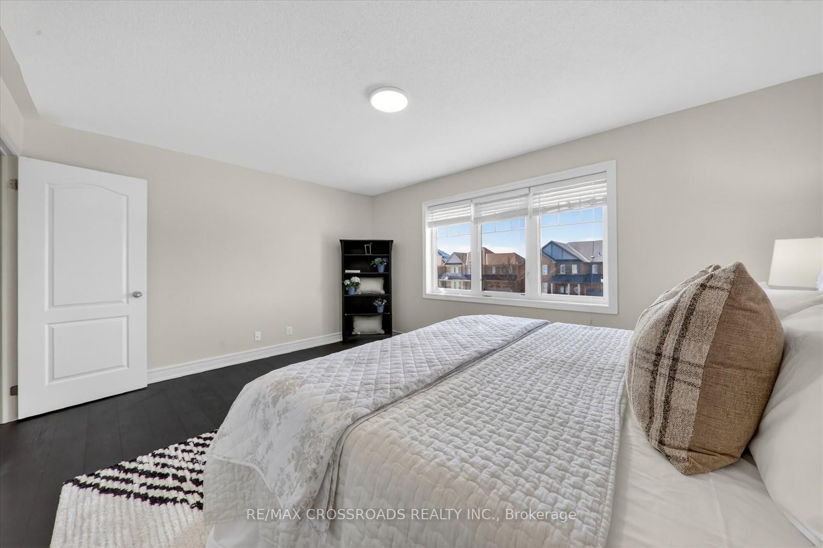 98 Britannia Avenue E - Photo 34