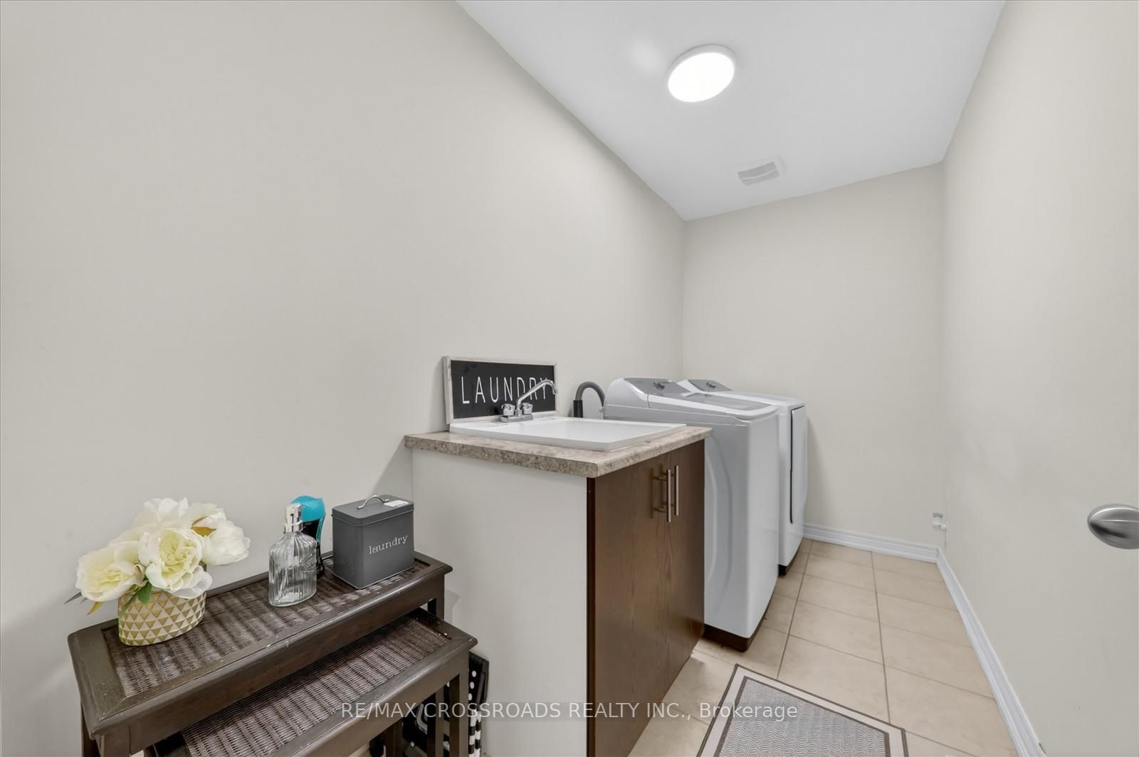 98 Britannia Avenue E - Photo 38