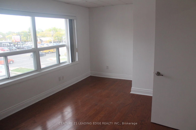 A - 1887 Lawrence Ave E, Toronto, M1R 2Y3 | Image 2