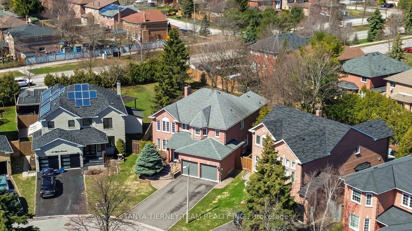 Detached House for sale at 50 Lipton Crescent, Whitby, Ontario, L1R 1W7 - Pringle Creek - MLS: E12992722