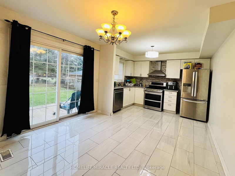 1033 Grandview St N, Oshawa, L1K 2S8 | Image 3