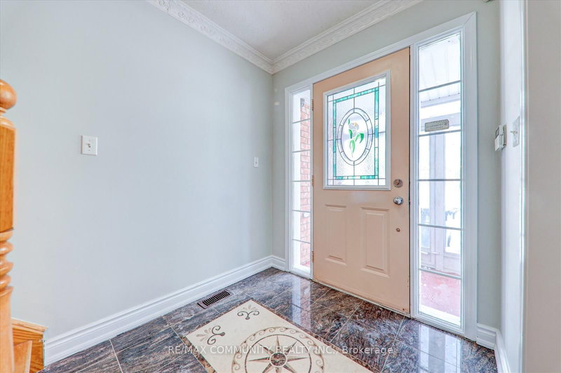 101 Meandering Tr, Toronto, M1B 6E4 | Image 2