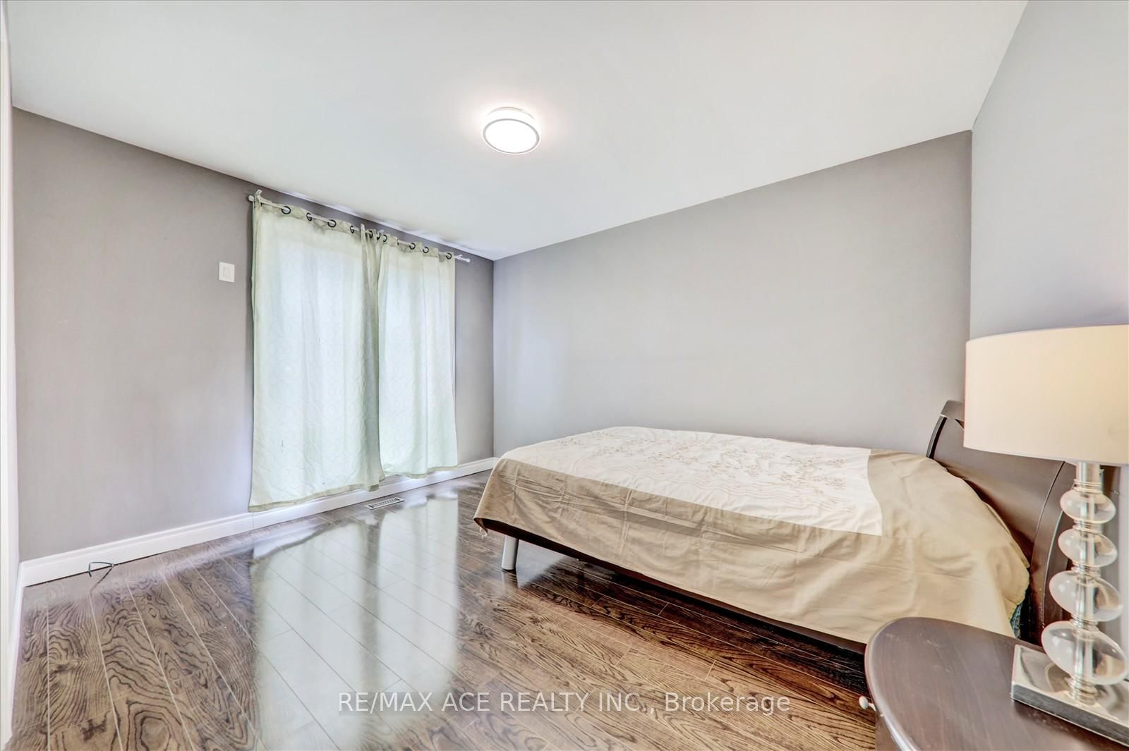 Detached House for sale at 10 Blakemanor Boulevard, Toronto, Ontario, M1J 2W4 - Woburn - MLS: E12993272