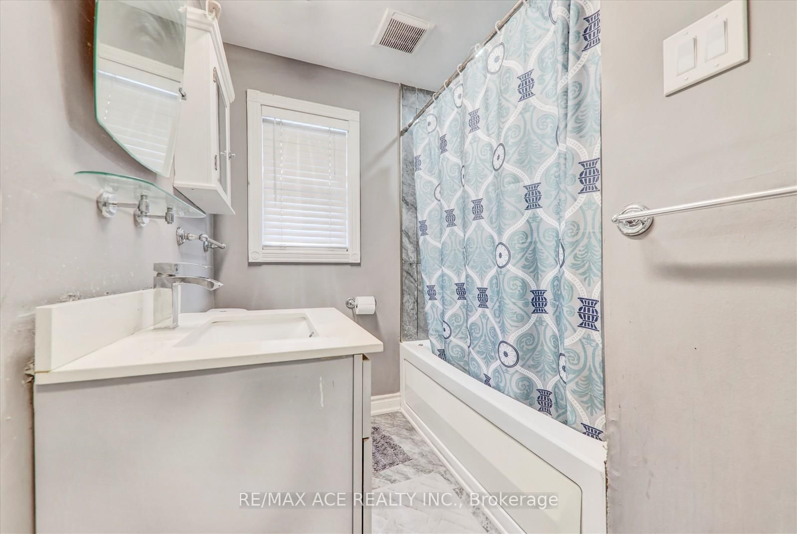 Detached House for sale at 10 Blakemanor Boulevard, Toronto, Ontario, M1J 2W4 - Woburn - MLS: E12993272