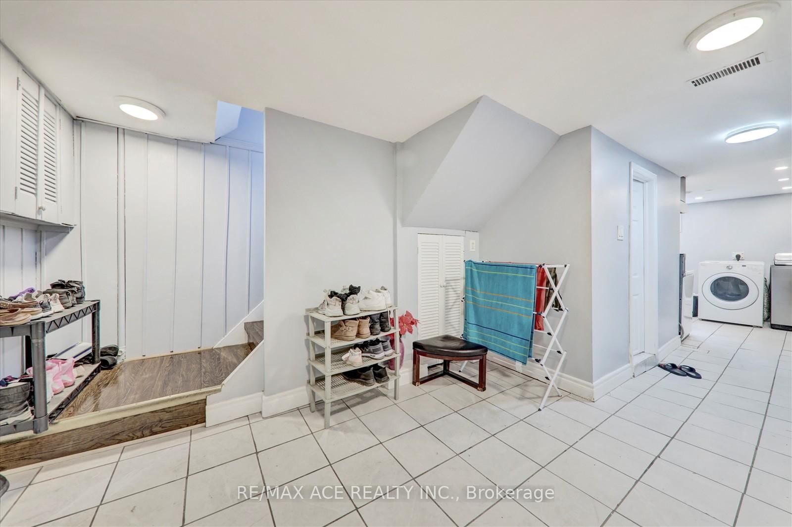 Detached House for sale at 10 Blakemanor Boulevard, Toronto, Ontario, M1J 2W4 - Woburn - MLS: E12993272