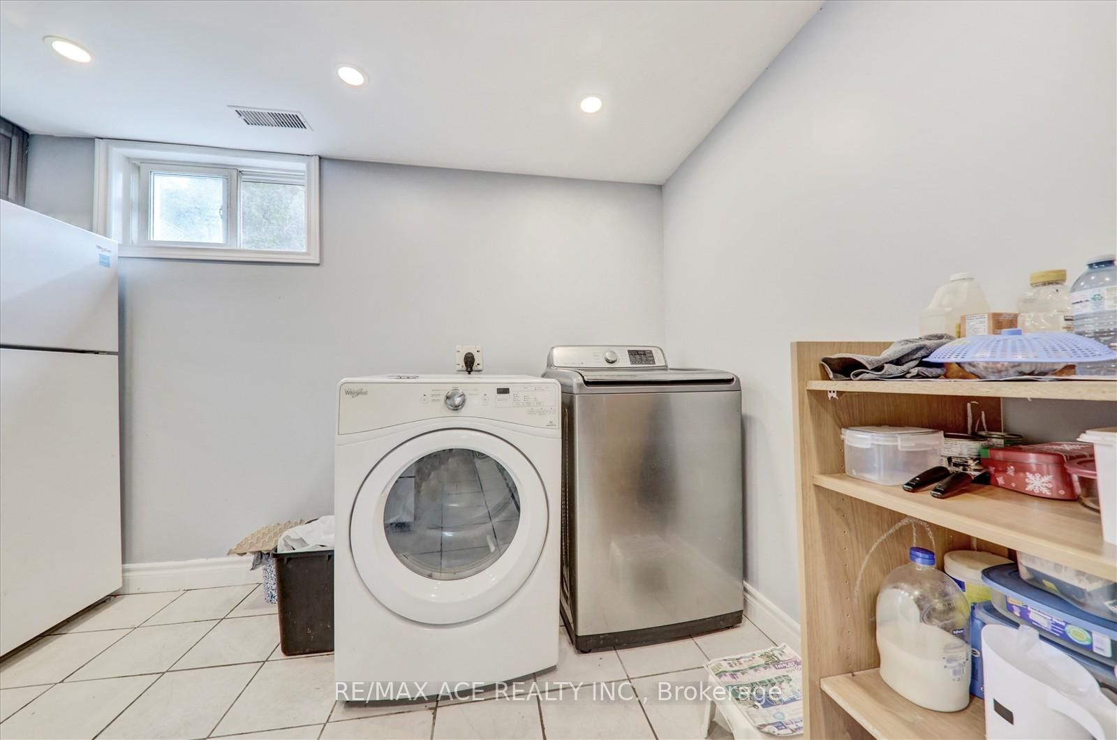 Detached House for sale at 10 Blakemanor Boulevard, Toronto, Ontario, M1J 2W4 - Woburn - MLS: E12993272