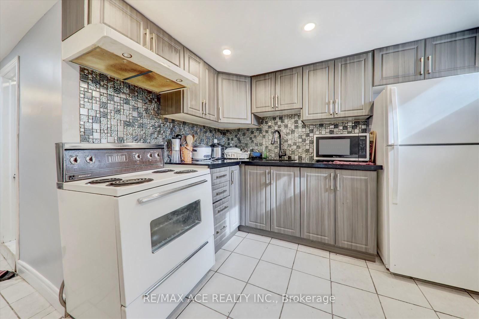 Detached House for sale at 10 Blakemanor Boulevard, Toronto, Ontario, M1J 2W4 - Woburn - MLS: E12993272