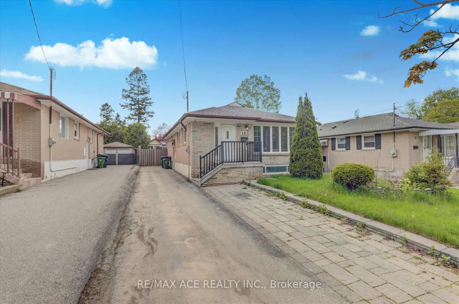 Detached House for sale at 10 Blakemanor Boulevard, Toronto, Ontario, M1J 2W4 - Woburn - MLS: E12993272