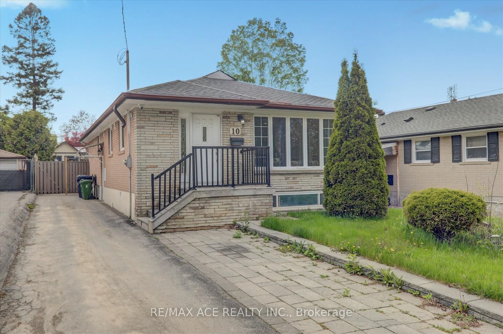Detached House for sale at 10 Blakemanor Boulevard, Toronto, Ontario, M1J 2W4 - Woburn - MLS: E12993272