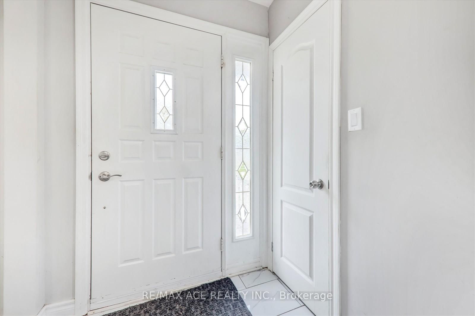 Detached House for sale at 10 Blakemanor Boulevard, Toronto, Ontario, M1J 2W4 - Woburn - MLS: E12993272