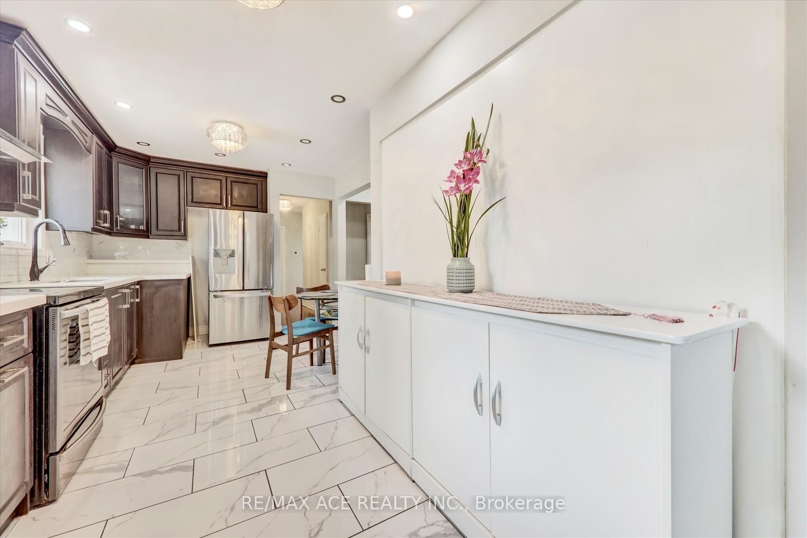 10 Blakemanor Boulevard - Photo 9