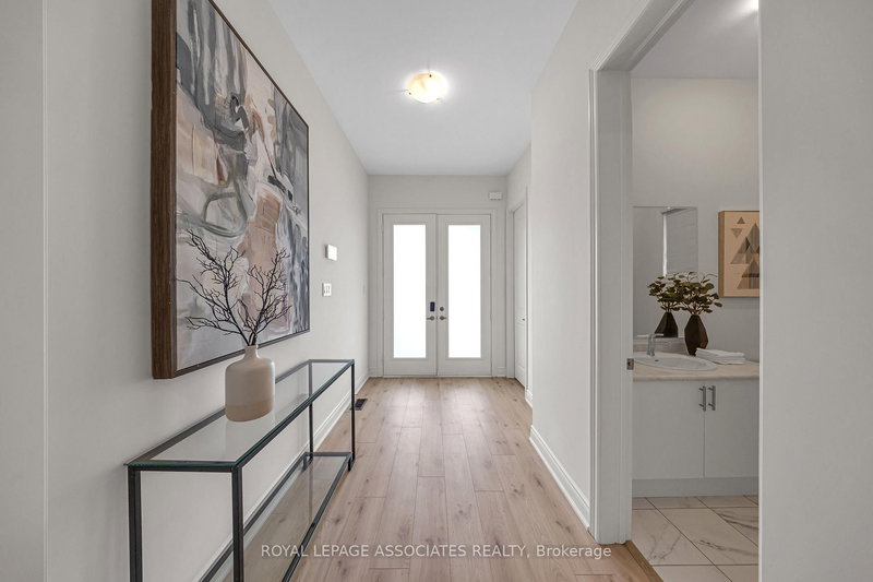 2215 Beckman Cres, Oshawa, L1L 0W8 | Image 2