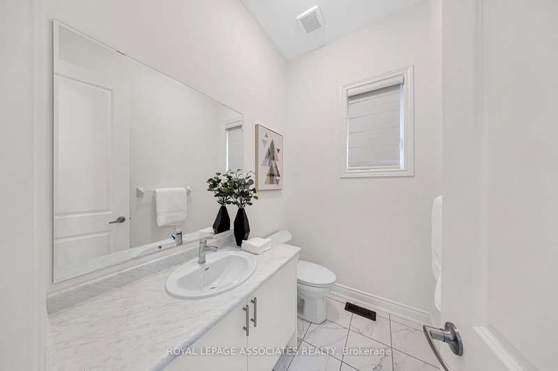 2215 Beckman Cres, Oshawa, L1L 0W8 | Image 3