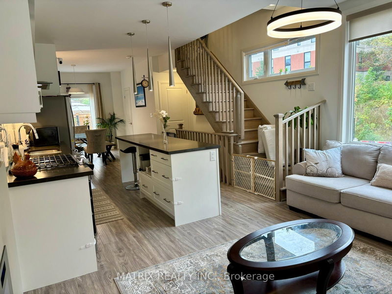 1673 Pleasure Valley Path, Oshawa, L1G 0E3 | Image 3