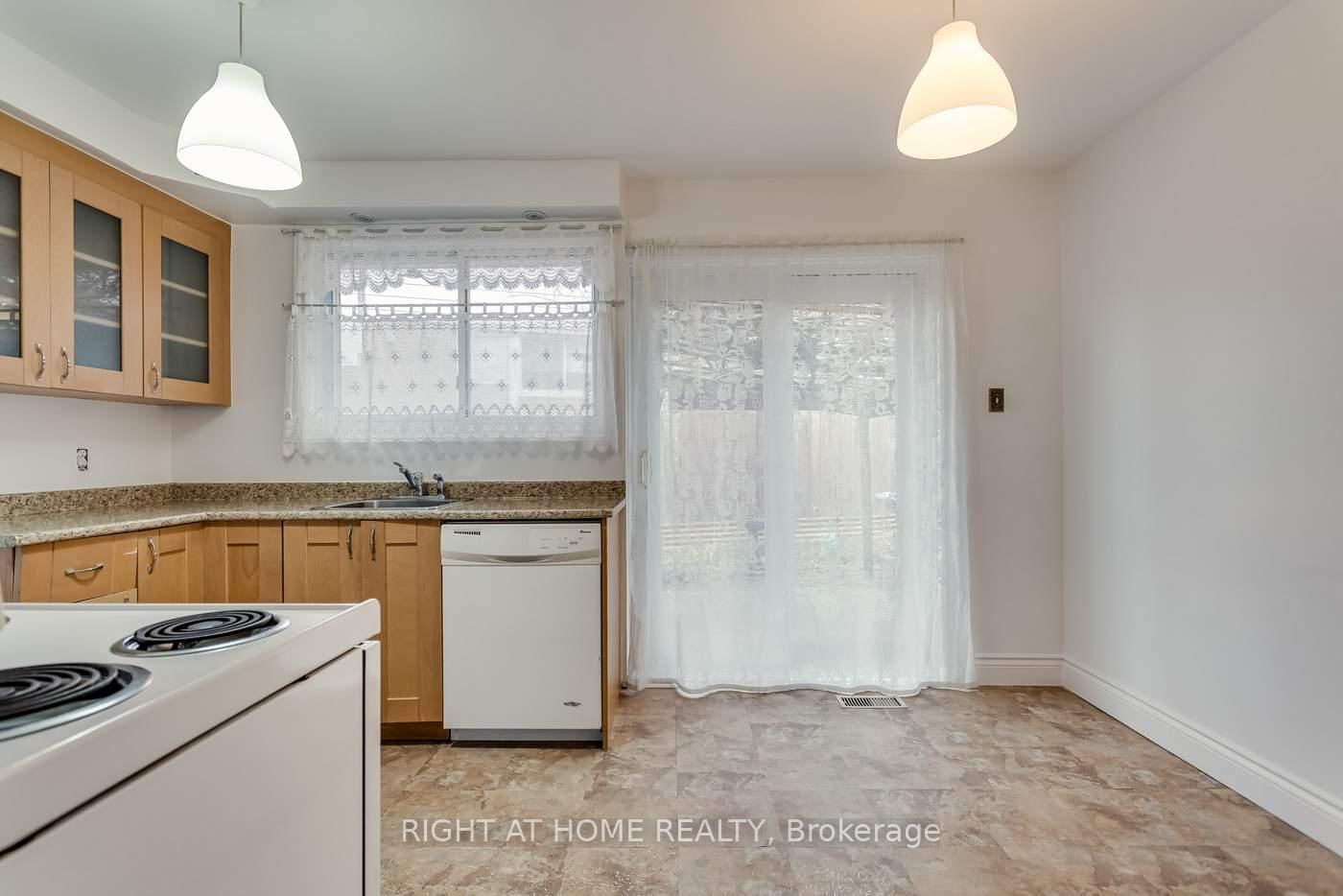 Detached House for sale at 22 Sheva Court, Toronto, Ontario, M1K 3P9 - Kennedy Park - MLS: E12994046