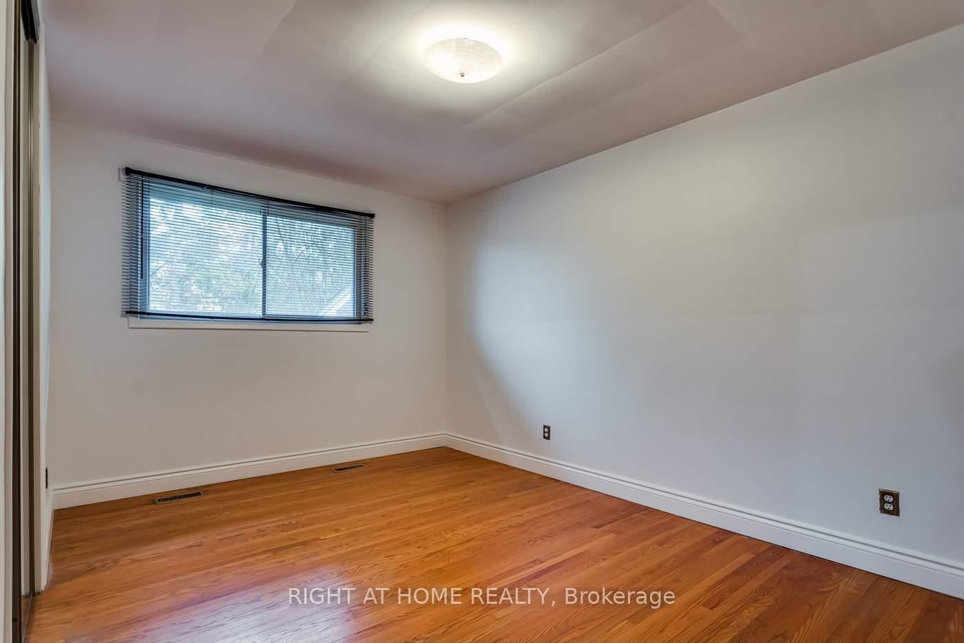 Detached House for sale at 22 Sheva Court, Toronto, Ontario, M1K 3P9 - Kennedy Park - MLS: E12994046