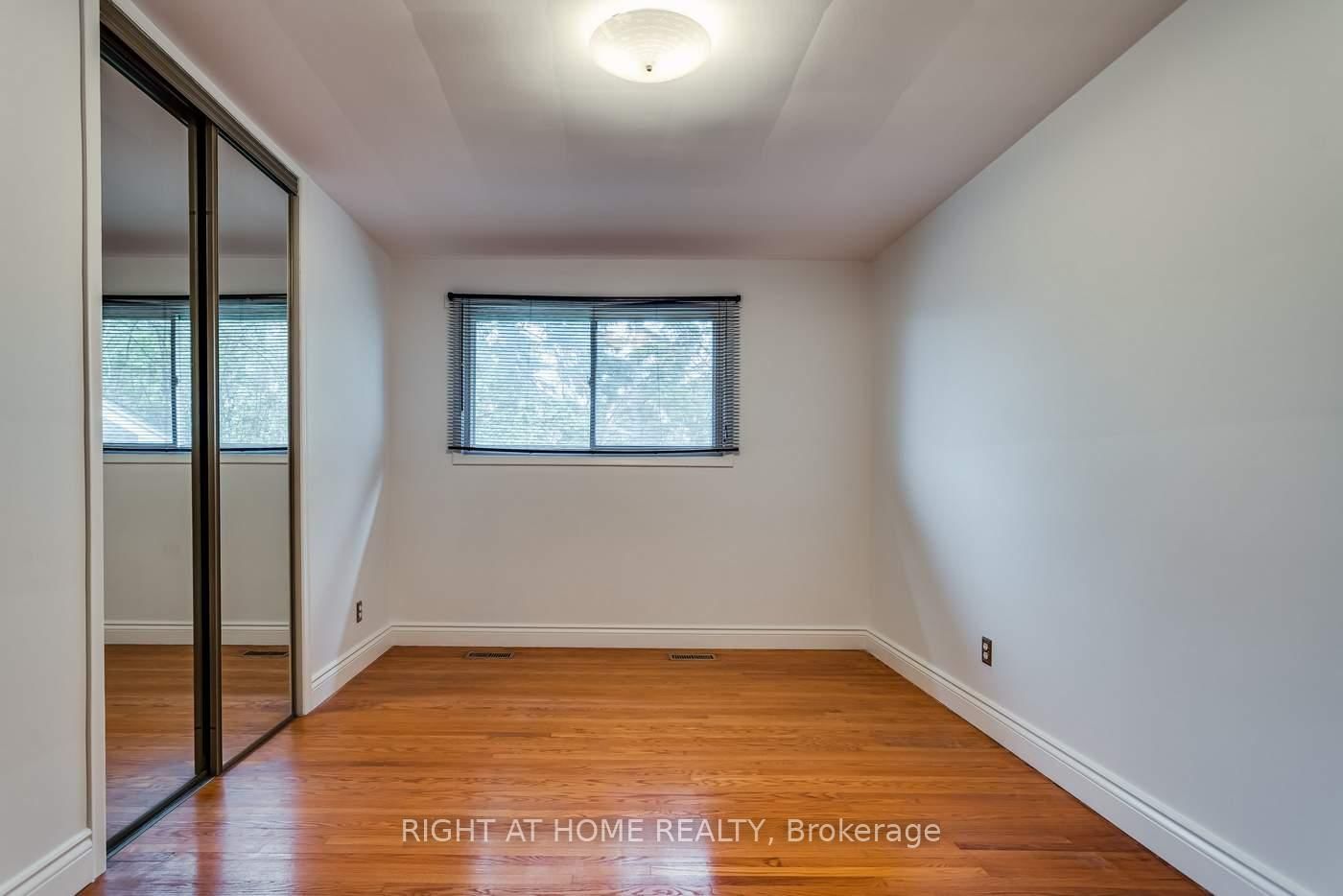 Detached House for sale at 22 Sheva Court, Toronto, Ontario, M1K 3P9 - Kennedy Park - MLS: E12994046