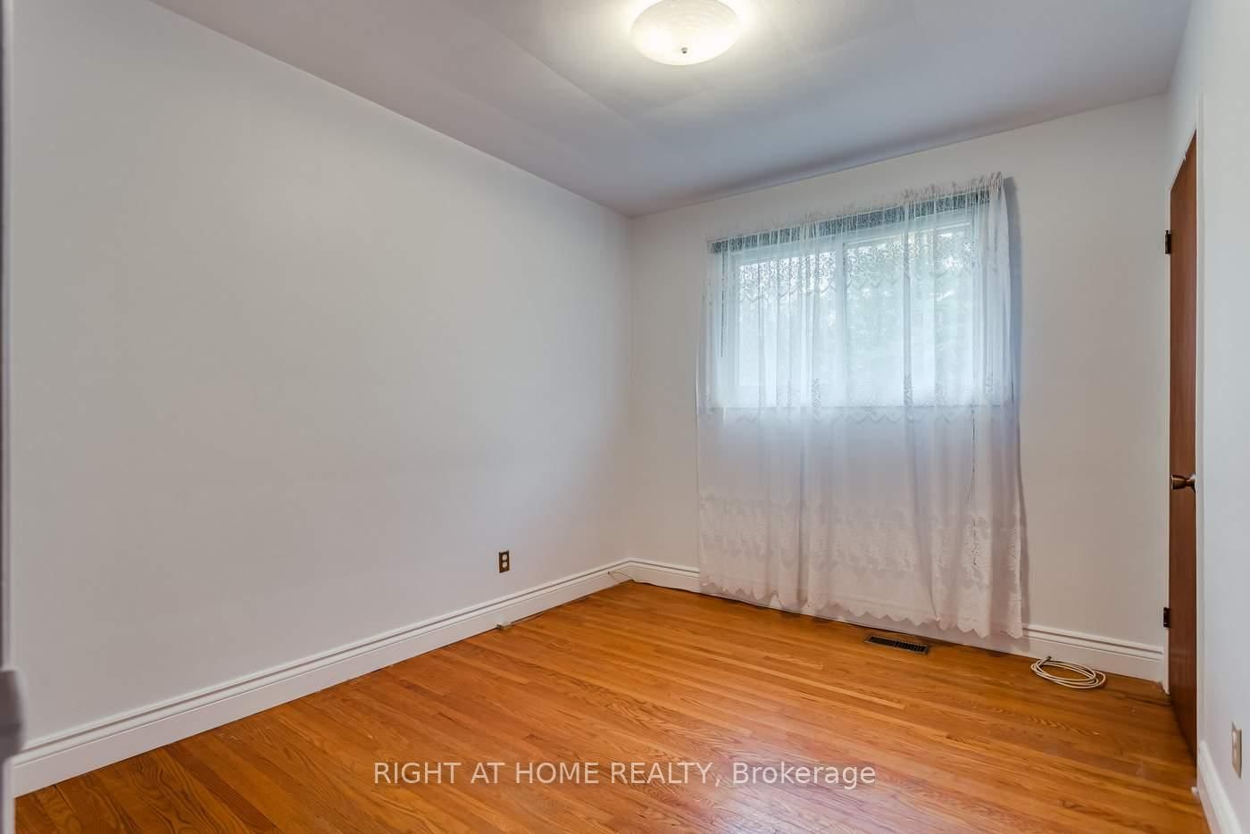 Detached House for sale at 22 Sheva Court, Toronto, Ontario, M1K 3P9 - Kennedy Park - MLS: E12994046